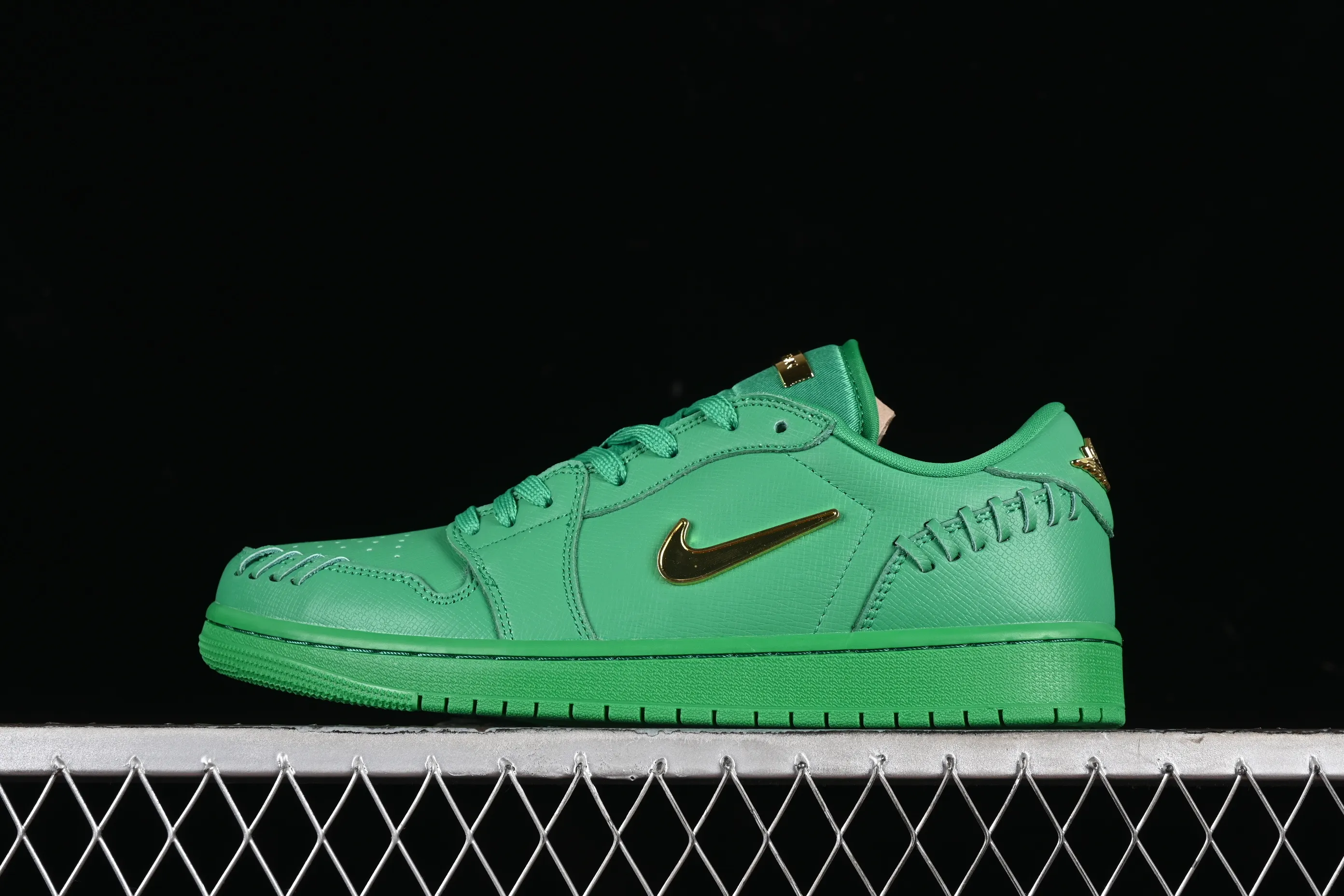 All categories Air Jordan Jordan series basketball shoes Air Jordan 1 Low Air Jordan 1 Low "Method of Make" AJ1 Joe 1 green and gold low-top cultural and leisure sports sneakers FN5032-300